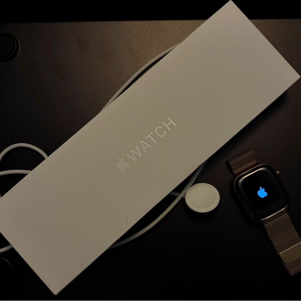 Apple Smartwatch with Gold Mesh Band